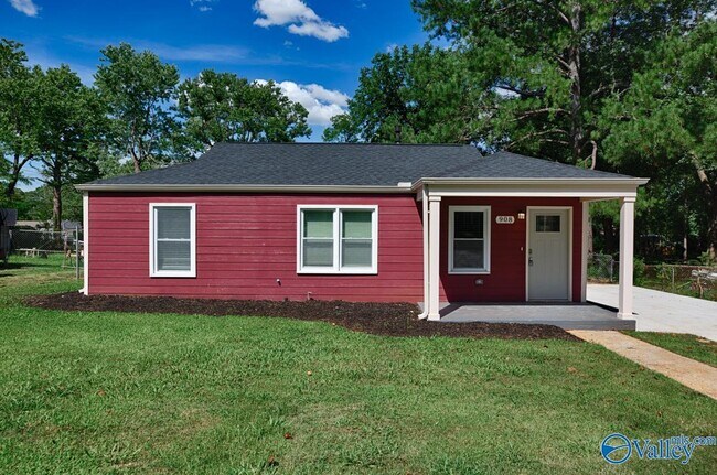 908 Fairway Dr NW in Huntsville, AL - Foto de edificio - Building Photo