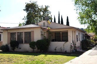908 E Acacia Ave in Glendale, CA - Building Photo - Building Photo