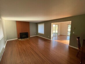 1561 McKinnon Dr in Oak Harbor, WA - Building Photo - Building Photo