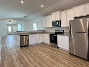 133 Captain Dooley Ln in Jarrell, TX - Building Photo - Building Photo
