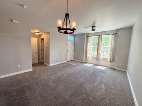 4518 Cave Run Ln in South Jordan, UT - Building Photo - Building Photo