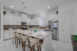 6415 Bowling Green St in Houston, TX - Building Photo - Building Photo