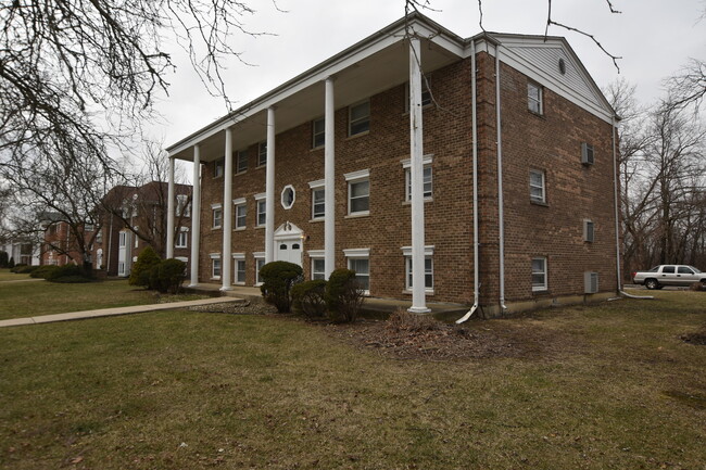 4052 Charleston Rd-Unit -3E in Matteson, IL - Building Photo - Building Photo