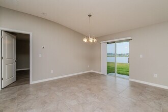 1713 Broad Winged Hawk Dr in Ruskin, FL - Foto de edificio - Building Photo