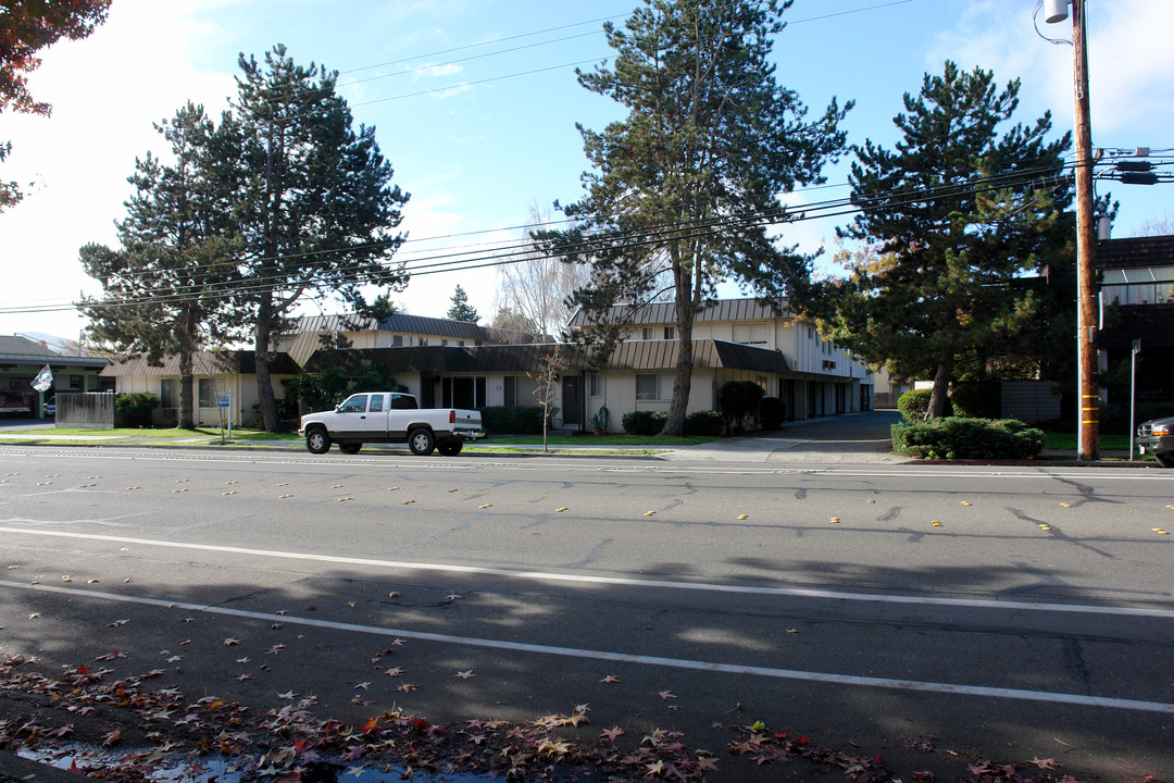 Summerfield Apartments in Santa Rosa, CA - Building Photo