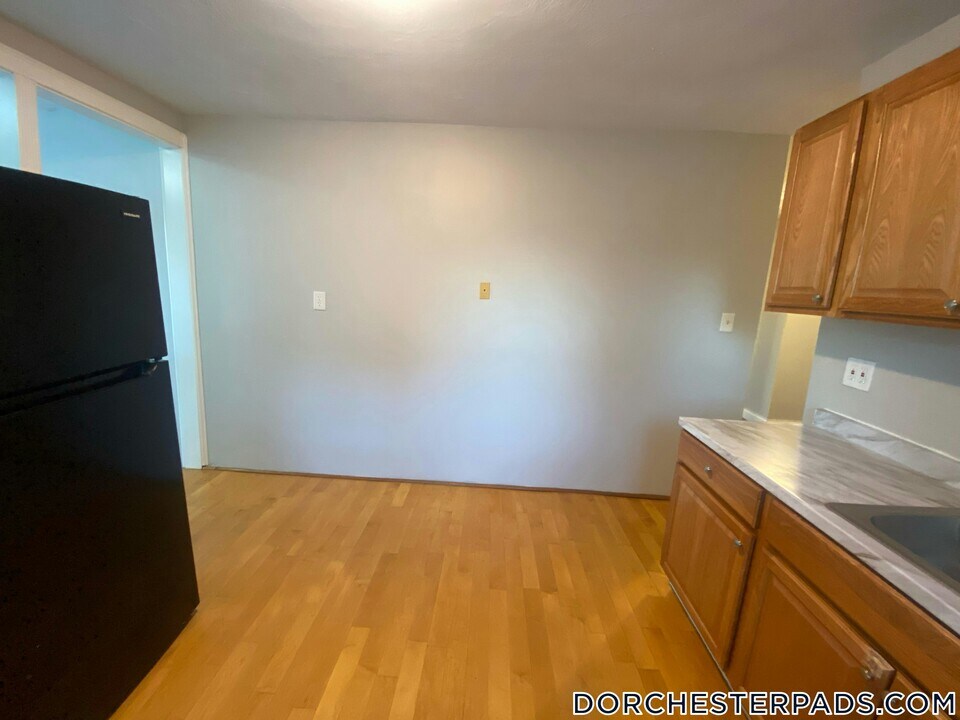 35 Bradshaw St in Boston, MA - Building Photo