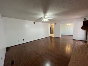1052 Monte Largo Dr NE in Albuquerque, NM - Building Photo - Building Photo