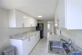2250 NE 136th St in North Miami Beach, FL - Building Photo - Building Photo
