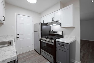 Macon Manor in Memphis, TN - Building Photo - Building Photo