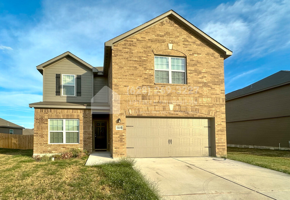 19005 Quiet Range Dr in Elgin, TX - Building Photo