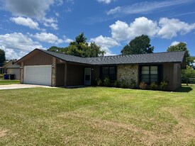 2928 Pine Tree Dr in Edgewater, FL - Building Photo