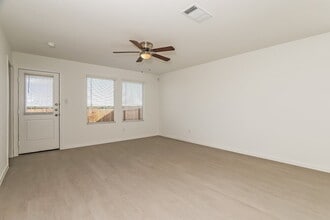 1850 Musk Rose in Converse, TX - Foto de edificio - Building Photo