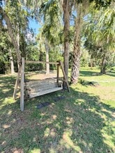 5650 NW 219th Street Rd in Micanopy, FL - Foto de edificio - Building Photo