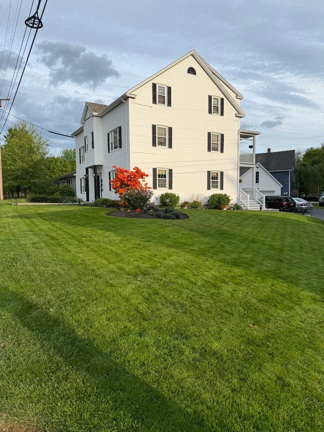 35 Boston Ave, Unit #3 in Lewiston, ME - Foto de edificio - Building Photo