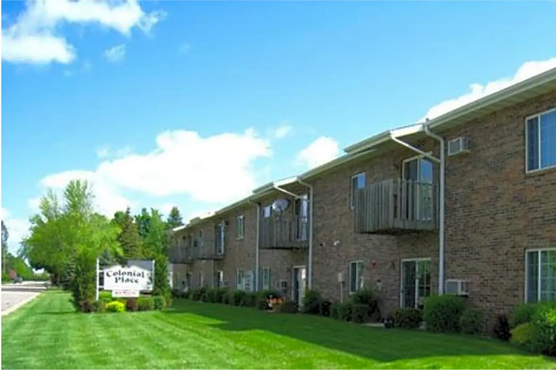 14 North Ave in Antigo, WI - Foto de edificio