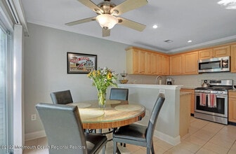 17 Nutmeg Ct in Tinton Falls, NJ - Building Photo - Building Photo