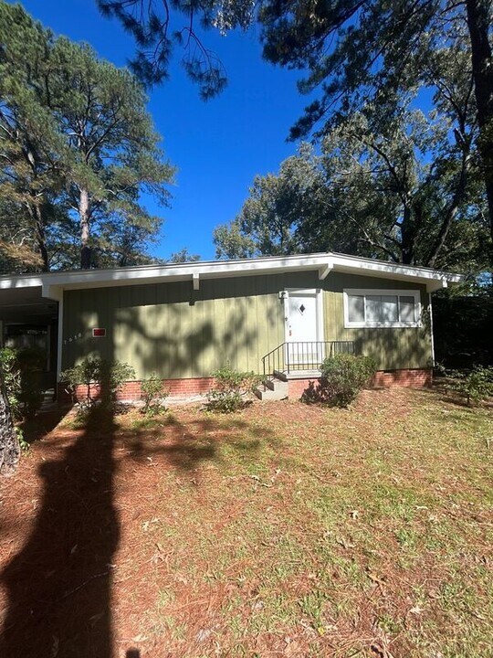 1618 Kentwood Dr in Jackson, MS - Building Photo