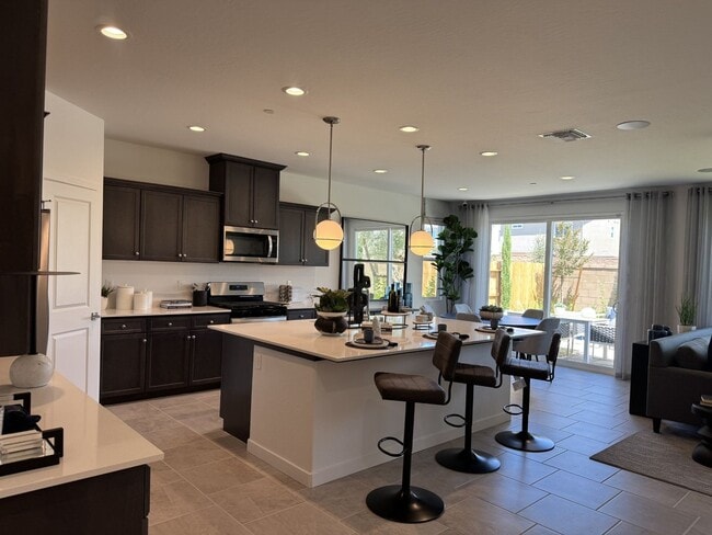 1173 Maclure Ave in Madera, CA - Building Photo - Building Photo