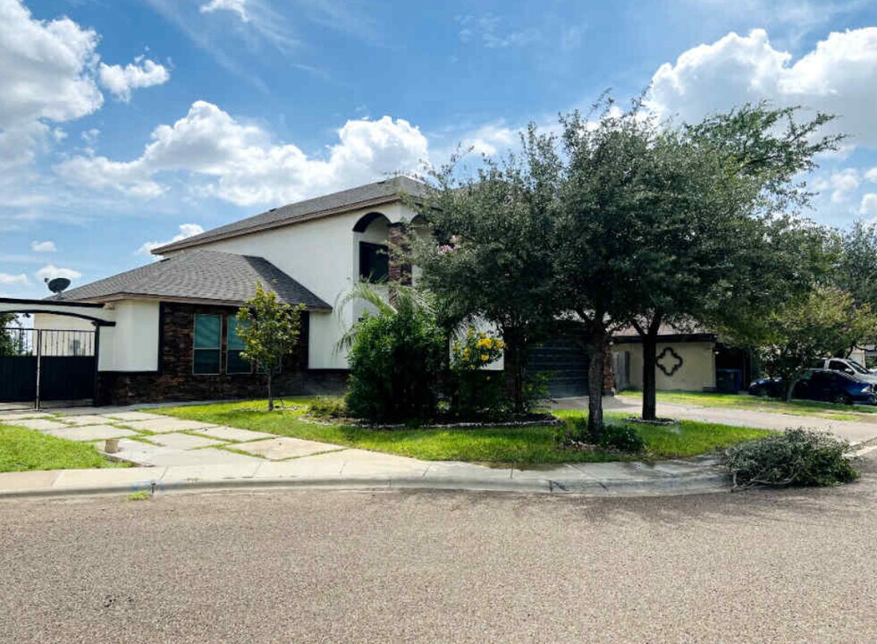 617 Cowbird Cove Court in Laredo, TX - Building Photo