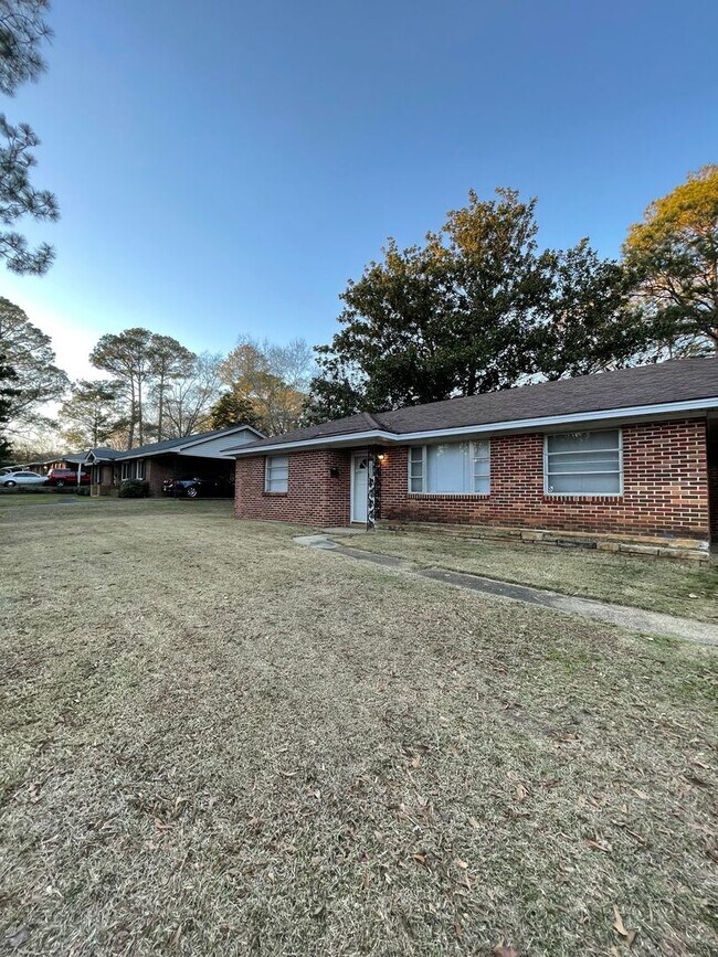 3551 Cottonwood Dr in Montgomery, AL - Building Photo - Building Photo