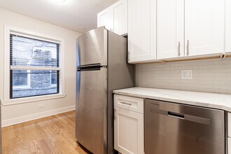 520 W Cornelia Ave, Unit 210 in Chicago, IL - Building Photo - Building Photo