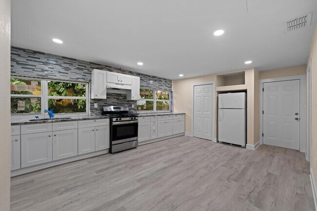 2825 N Taliaferro Ave in Tampa, FL - Building Photo - Building Photo