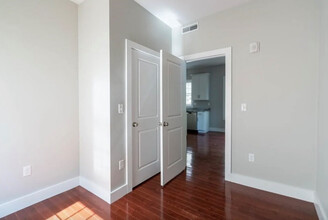 50 Thomas Park, Unit 2 in Boston, MA - Foto de edificio - Building Photo