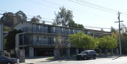 CYPRUS VISTA GARDEN APARTMENTS in San Leandro, CA - Building Photo - Building Photo