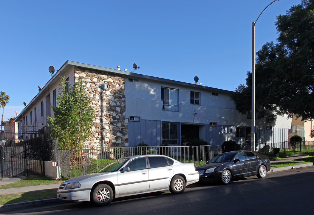 3904 Gibraltar Ave in Los Angeles, CA - Foto de edificio