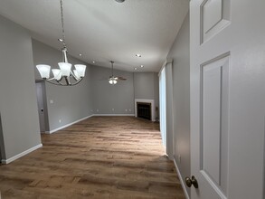 1686 E Swan Cir in St. Louis, MO - Building Photo - Building Photo