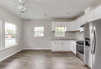 412 Booth St in Taylor, TX - Building Photo - Building Photo