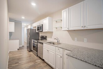22 Nelson St in Savannah, GA - Building Photo - Building Photo