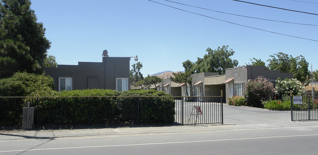 Casa Medanos in Antioch, CA - Building Photo - Building Photo