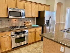1950 N Todd Hedrick Ln in Clovis, CA - Building Photo - Building Photo