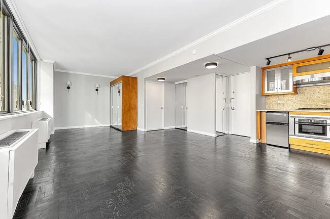 property at 62 W 62nd St