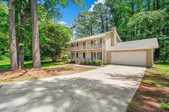 208 S Rockborough Ct in Stone Mountain, GA - Building Photo - Building Photo