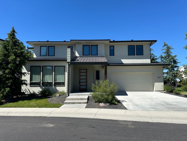 property at 2901 E Heartleaf Ln