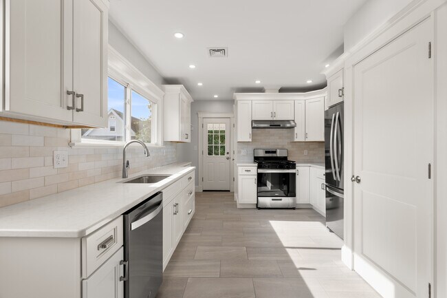 46 Winter St, Unit 2 in Medford, MA - Foto de edificio - Building Photo