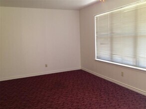 1415 N Austin St in Denton, TX - Building Photo - Building Photo