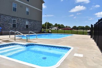 Golden Pond in Springfield, MO - Building Photo - Building Photo