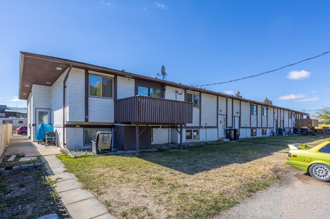 50 8 Av SE in High River, AB - Building Photo - Building Photo