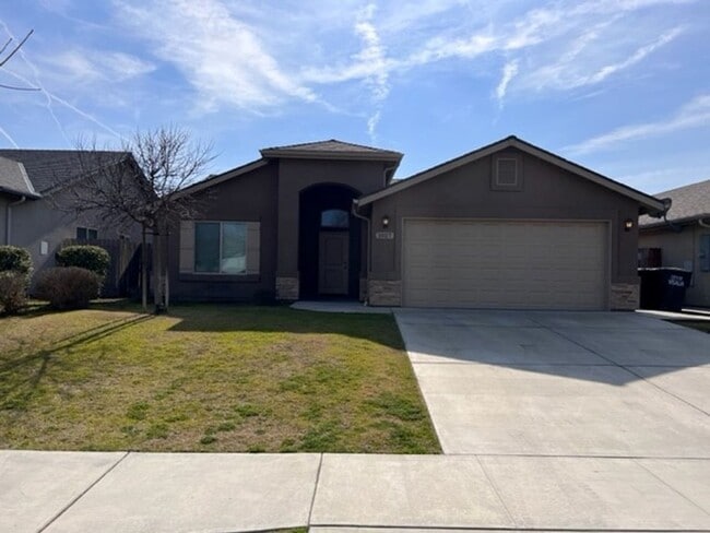 property at 1027 E Margalo Ct