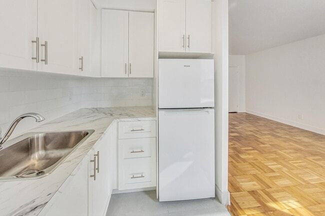 Cottingham Manor in Toronto, ON - Building Photo - Building Photo