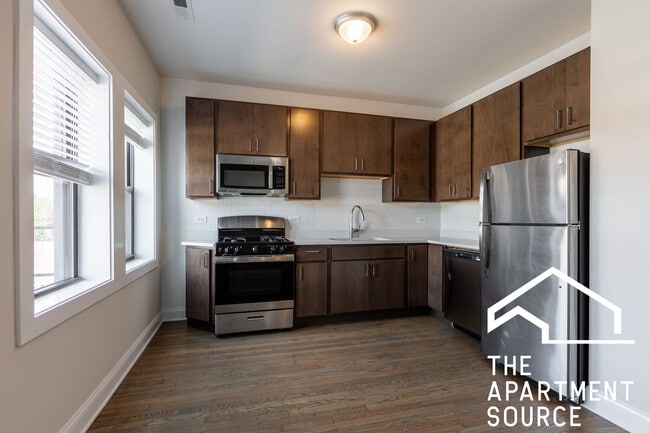 3405 W Fullerton Ave, Unit 3D in Chicago, IL - Foto de edificio - Building Photo