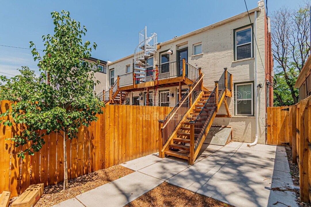 229 S Logan St in Denver, CO - Building Photo