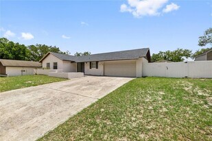 8517 Renald Blvd in Tampa, FL - Building Photo