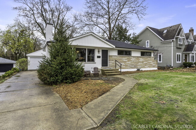 1526 E Forest Ave in Wheaton, IL - Building Photo - Building Photo