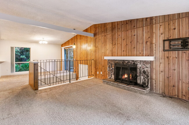 property at 101 Rockledge Ln