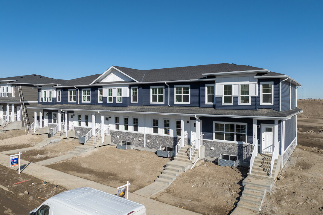 Merganser Dr W in Chestermere, AB - Building Photo