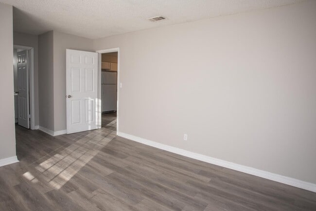 309 W Marigny Cir in Duson, LA - Foto de edificio - Building Photo